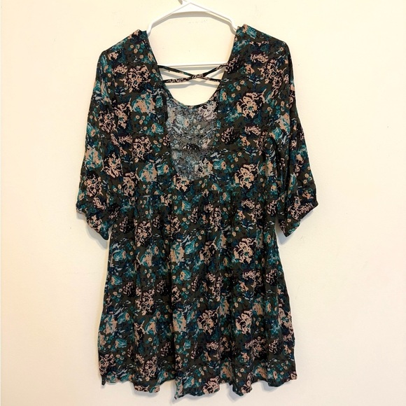 2/$30 Knot Sisters - Black Teal Floral Tunic Blouse Criss Cross Back 3/4 Sleeve - Picture 6 of 7